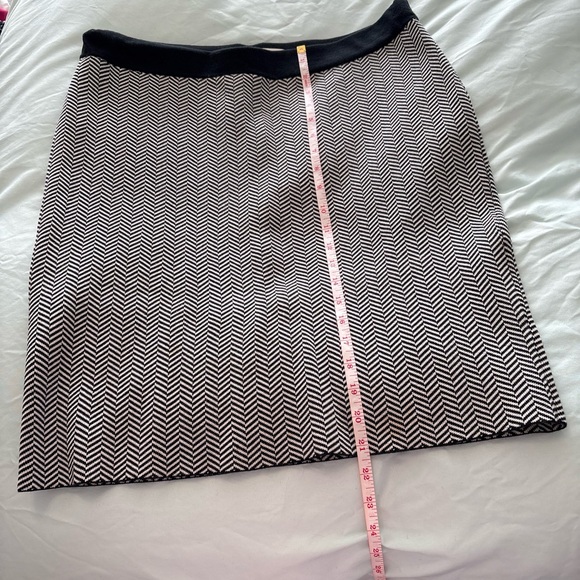 Houndstooth pattern sweater skirt! Very, very cute and comfy! - Picture 1 of 3